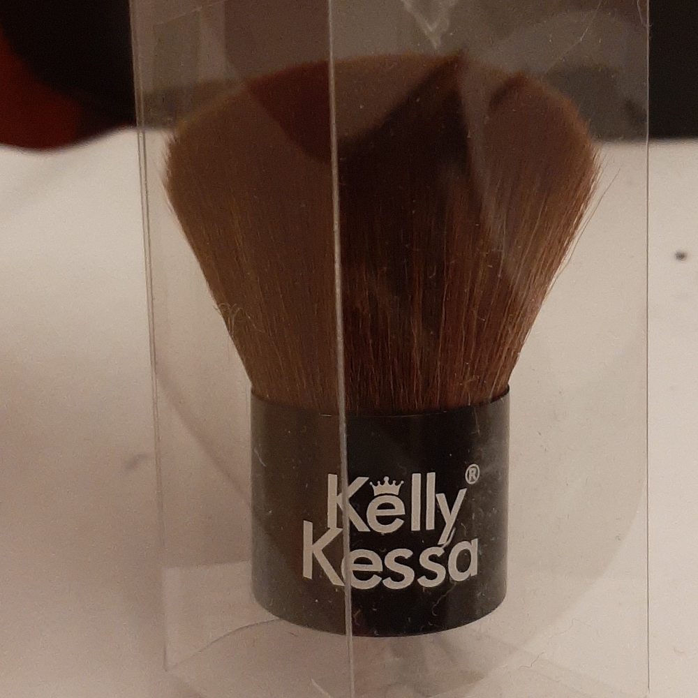 Kelly Kessa Make up brush